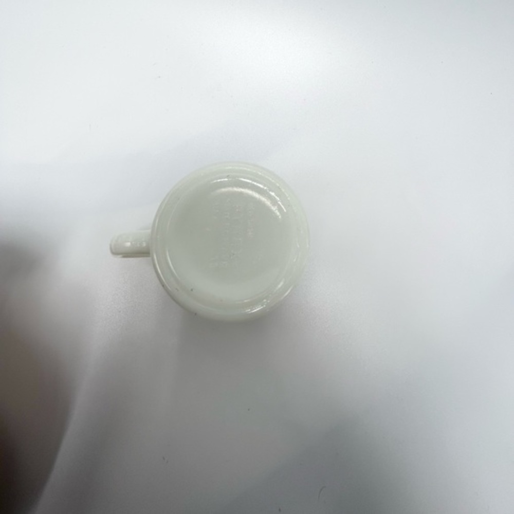 Pyrex cup. - Picture 10 of 13